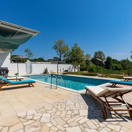 House With Pool Near Rovinj Brajkovici (Kanfanar)