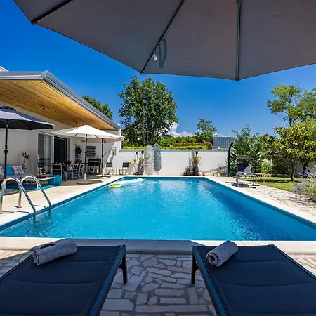 House With Pool Near Rovinj Villa Brajkovići