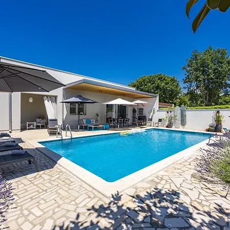 House With Pool Near Rovinj Βίλα