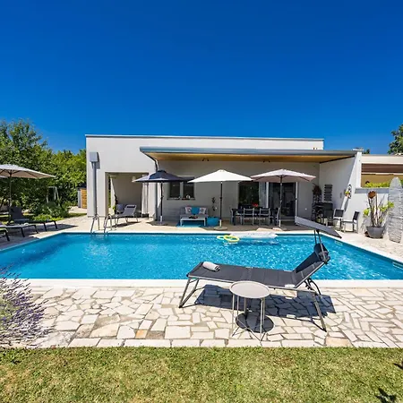 House With Pool Near Rovinj * Brajkovići